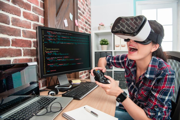 Mengoptimalkan Potensi Sosmed untuk Viral Game Developer di rajakomen.com