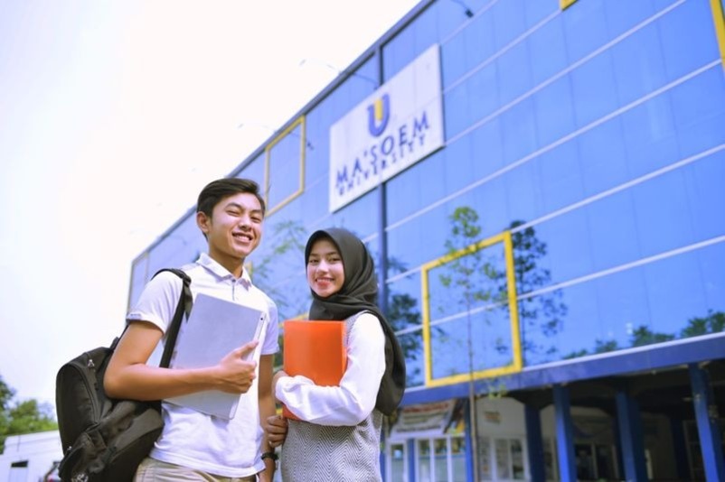 Perbandingan Universitas Negeri dan Swasta di Bandung