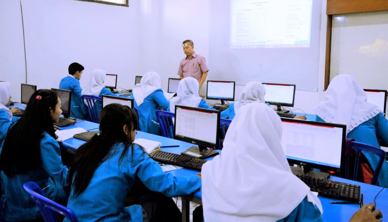 Kuliah Sistem Informasi Terjangkau, Karier IT Menjanjikan Hanya 5,5 Juta per Semester
