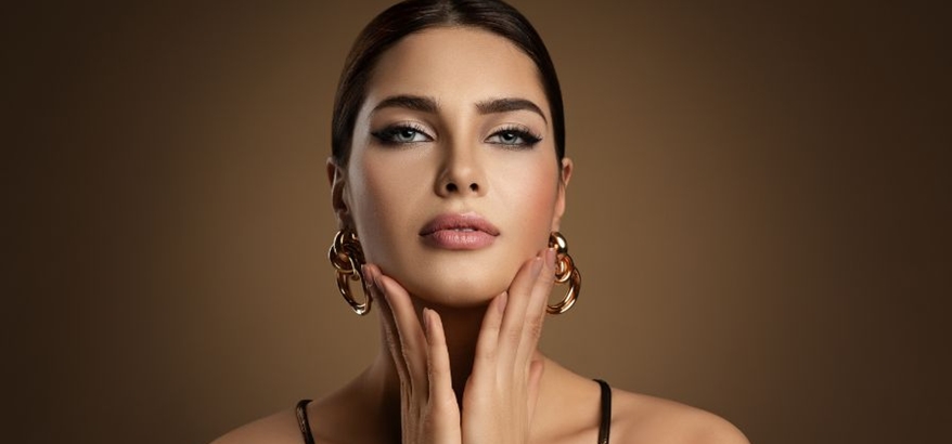 Tren Makeup 2025, Natural Glow atau Bold Statement?
